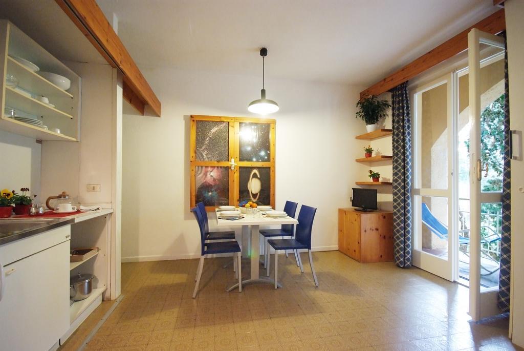 Residence Golfo Della Lacona Ruang foto