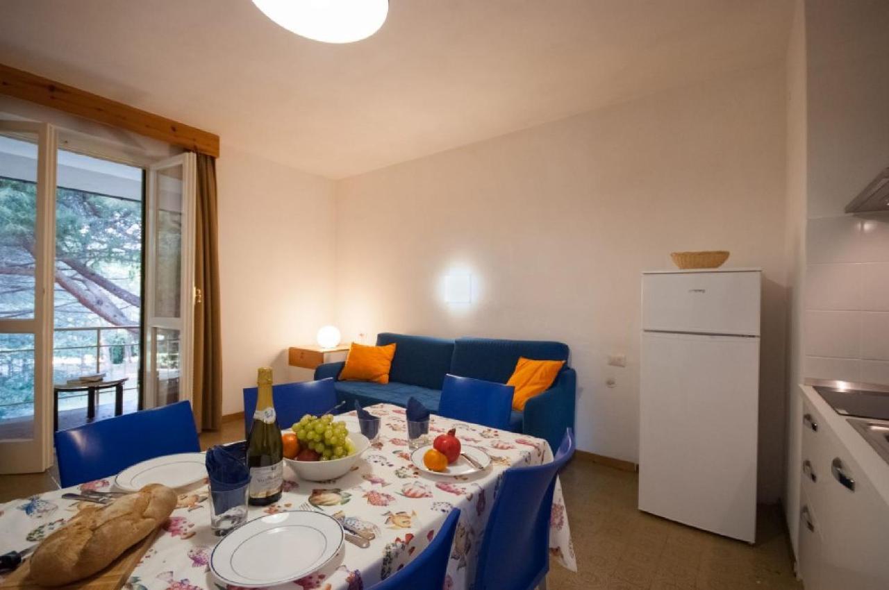 Residence Golfo Della Lacona Bagian luar foto
