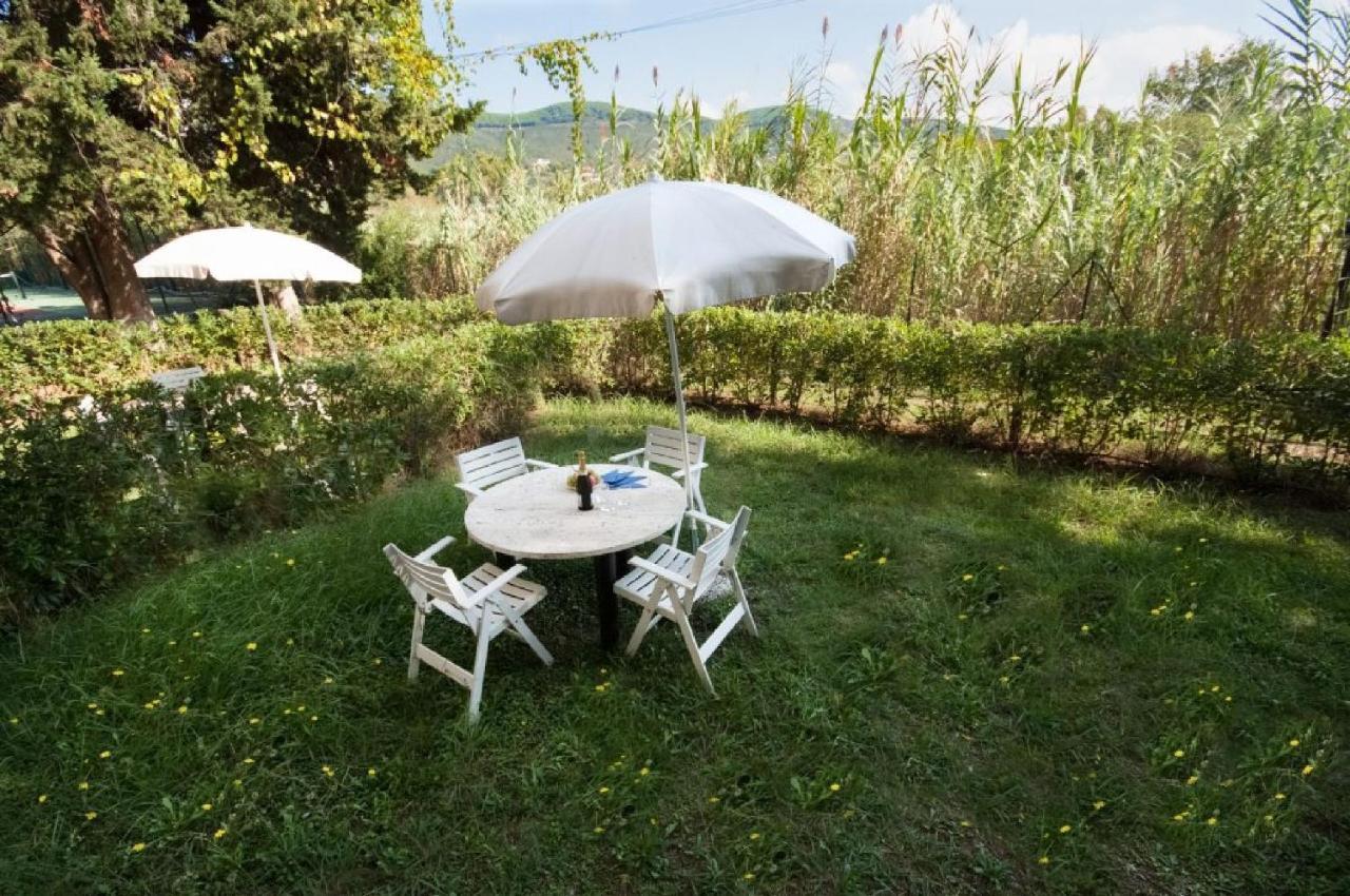 Residence Golfo Della Lacona Bagian luar foto