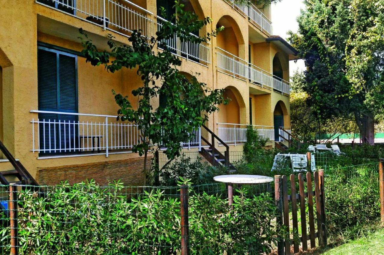 Residence Golfo Della Lacona Bagian luar foto